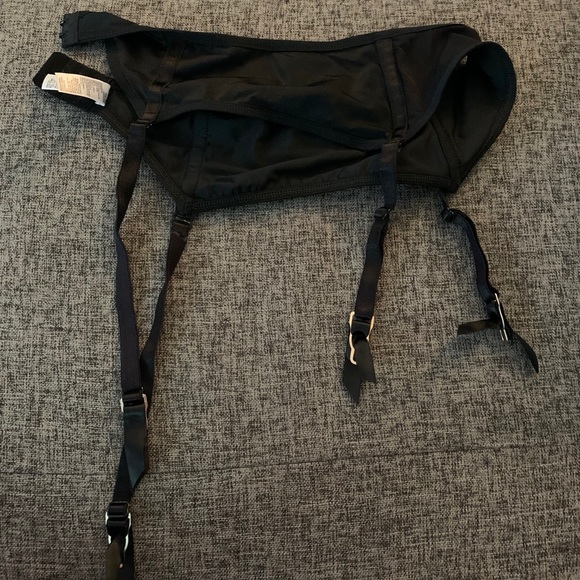 Garter belt - Picture 1 of 5